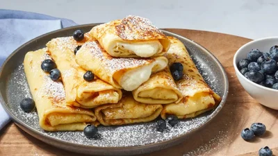 Як зробити ідеальні налисники з сиром – ніжні, ароматні, без грудочок