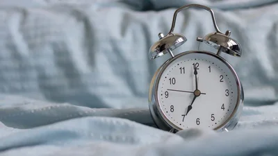 Переведення годинників 2025: де перевірити котра година в Україні зараз онлайн