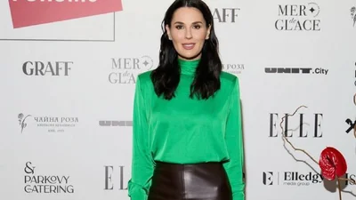 Осенний стиль Маши Ефросининой: образ в ярком оттенке, который идеально подходит брюнеткам