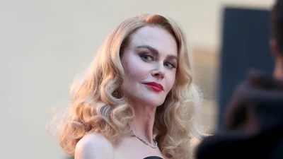 Николь Кидман дефилировала в секси-наряде на Vogue World - развод пошел ей на пользу