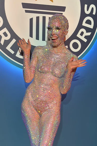 Рекорд за найбільшу кількість блискіток на тілі - фото 783882