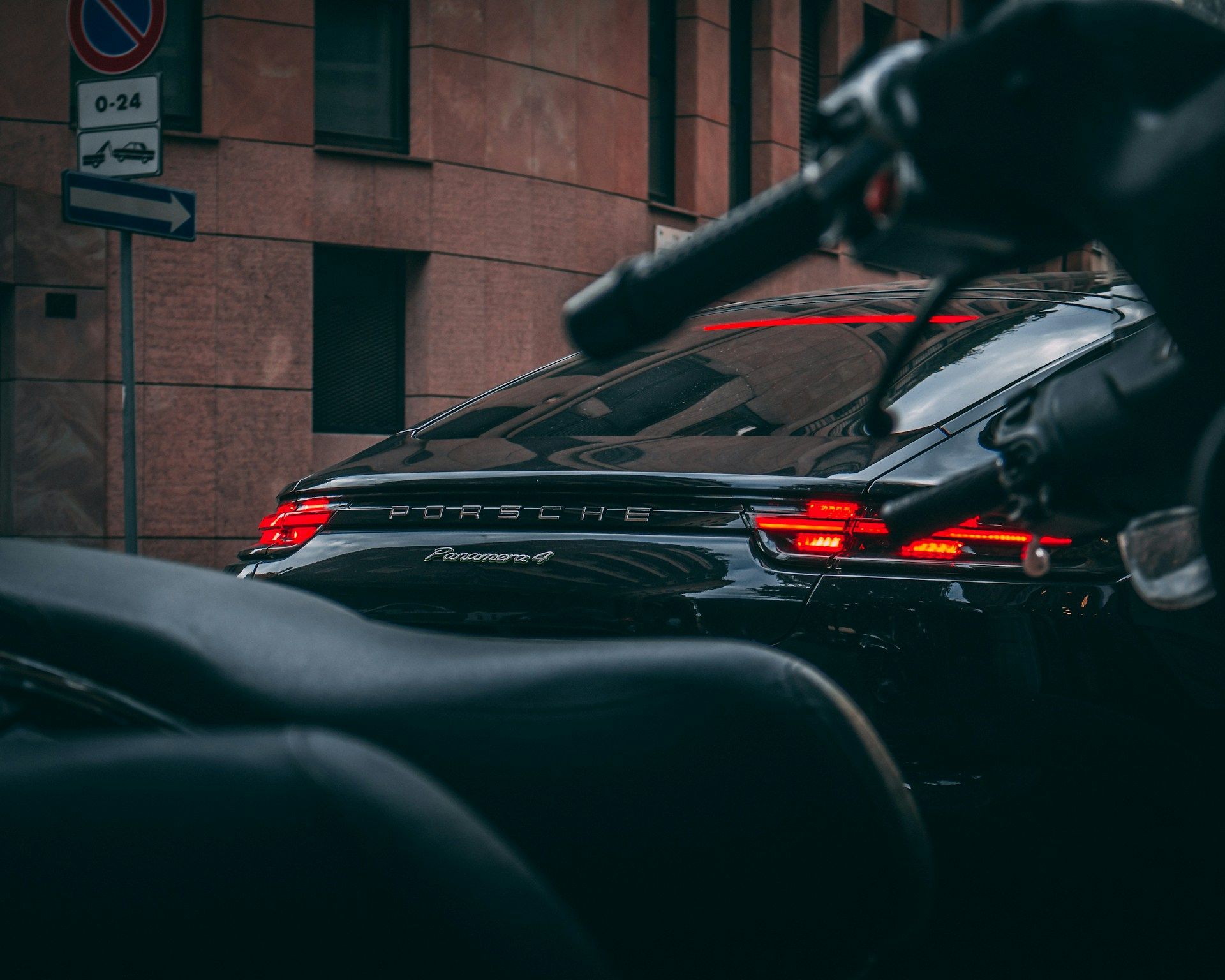 Китайский фитнес-клуб обещает Porsche Panamera тому, кто похудеет на 50 кг за три месяца - 784239 Китайский фитнес-клуб обещает Porsche Panamera тому, кто похудеет на 50 кг за три месяца - фото 784239