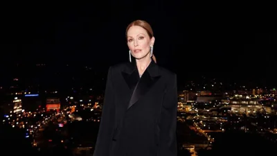 Этот свитер есть у каждой - но Джулианна Мур показала, как носить его по-новому