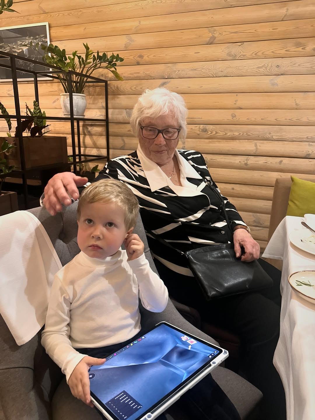 Катерина Осадча показала свою 90-річну бабусю-красуню - 785659 Катерина Осадча показала свою 90-річну бабусю-красуню - фото 785659