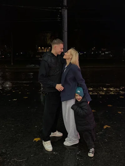 Володимир Бражко засвітив обручку на нових фото з Квітковою - фото 785723