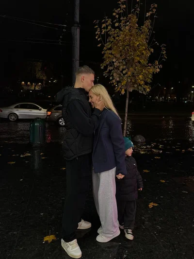 Володимир Бражко засвітив обручку на нових фото з Квітковою - фото 785724