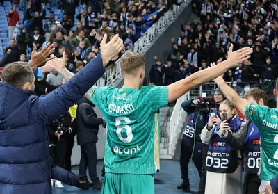 Володимир Бражко засвітив обручку на нових фото з Квітковою - фото 785730