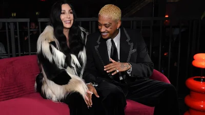 79-летняя Шер призналась, что держит ее роман с молодым красавчиком-любовником таким крепким