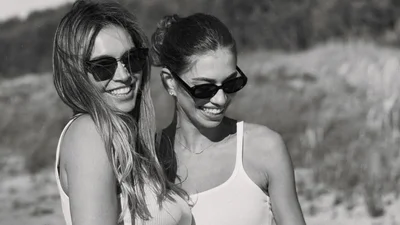 Вера Брежнева замиловала новым фотосетом с младшей дочкой, на которой они словно сестры