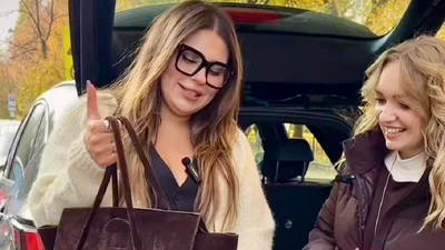 Саша Зарицкая призналась, сколько стоит ее самая дорогая сумка – и сумма впечатляет