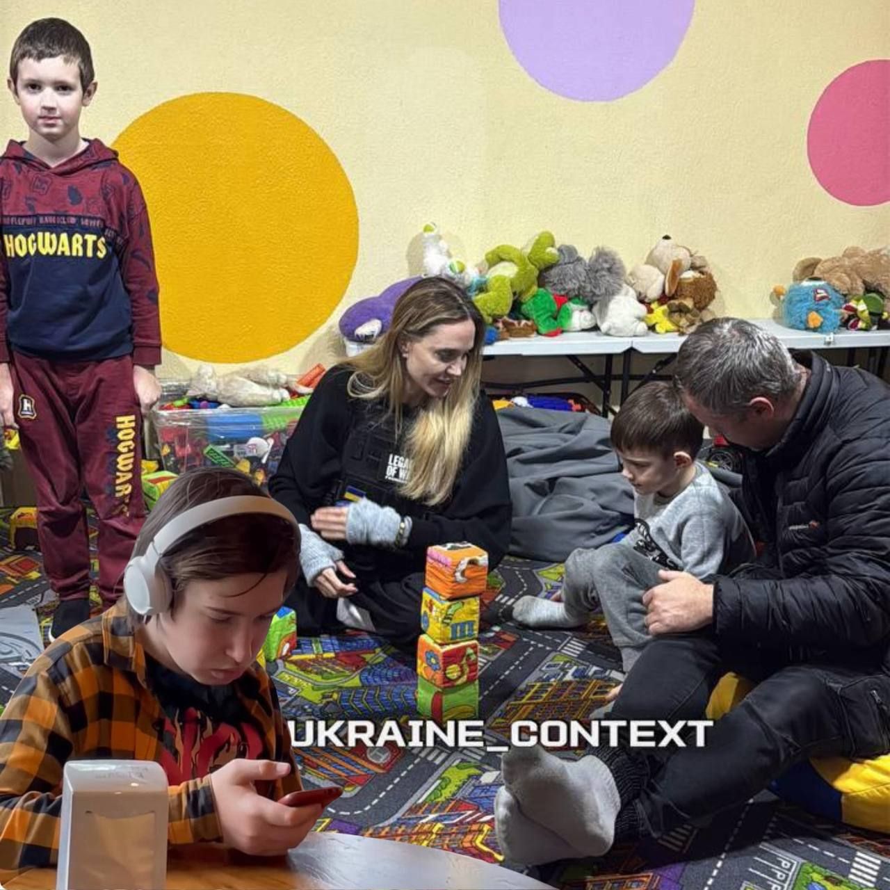 Меми про Анджеліну Джолі, яка вдруге приїхала до України - 786393 Мемы про Анджелину Джоли, которая во второй раз приехала в Украину - фото 786393