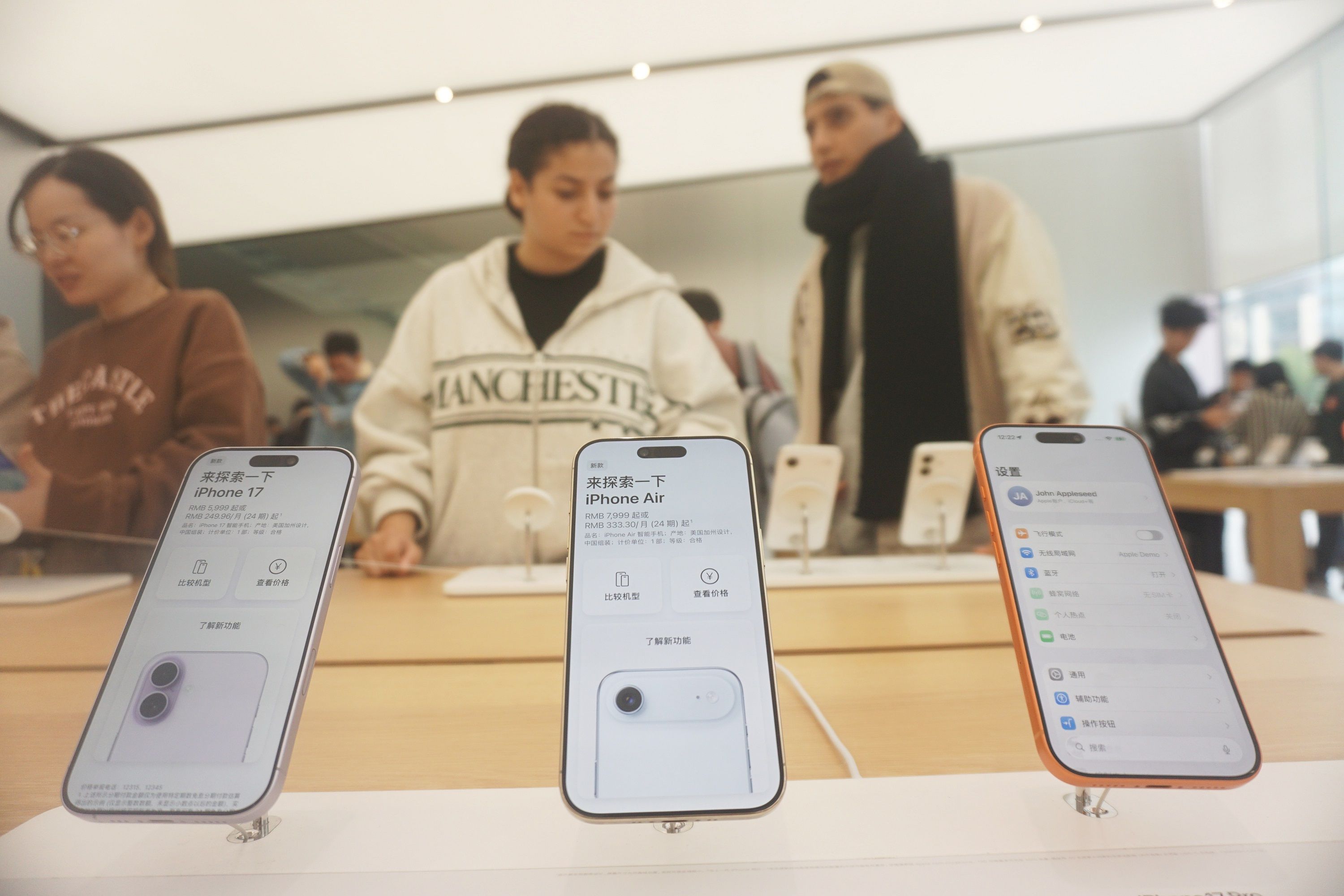 Apple не учится на своих ошибках: компания собирается делать iPhone Air 2 - фото 786531