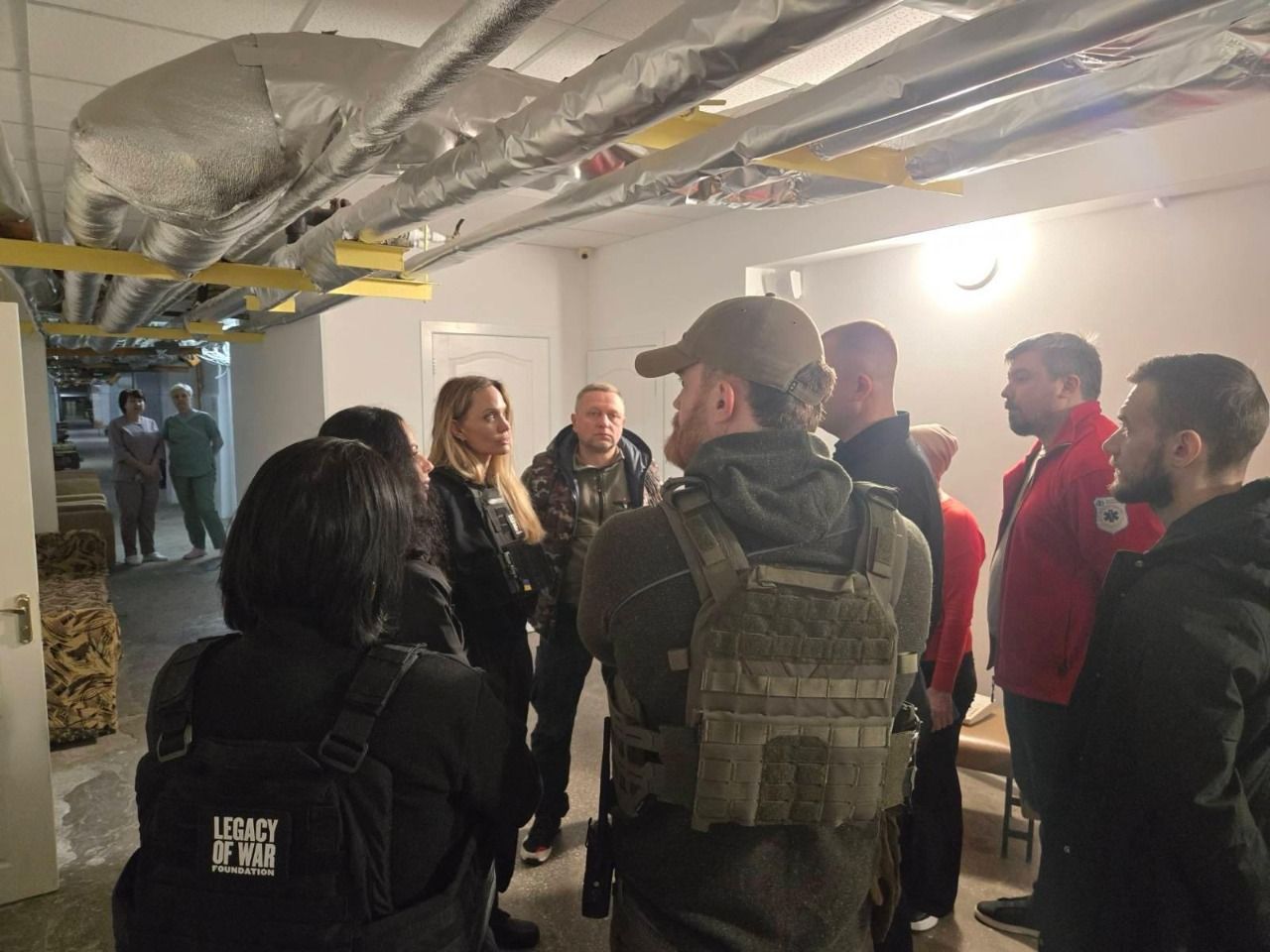 Анджеліна Джолі приіхала в Україну - 786818 Анджелина Джоли приехала в Украину - фото 786818