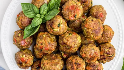 Как приготовить нежнейшие тефтели с овощами – сочные внутри, аппетитные снаружи