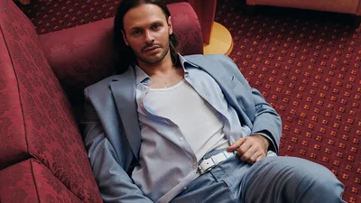 CHEEV в образе Рыцаря презентовал лирик-видео "Леоноре"