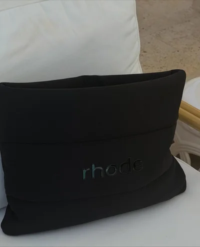 Косметика Гейлі Бібер. - фото 787283