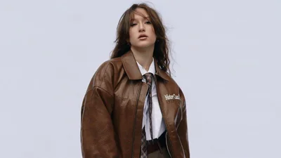 От разрыва до вечеринки: RONY выпустила трек "Голосовое" и показала, как пережить сложные моменты