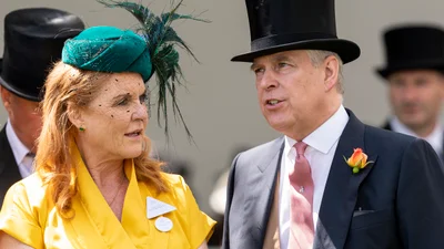 Останні дні у Віндзорі: принц Ендрю сварить себе, а його колишня не вилазить з бару