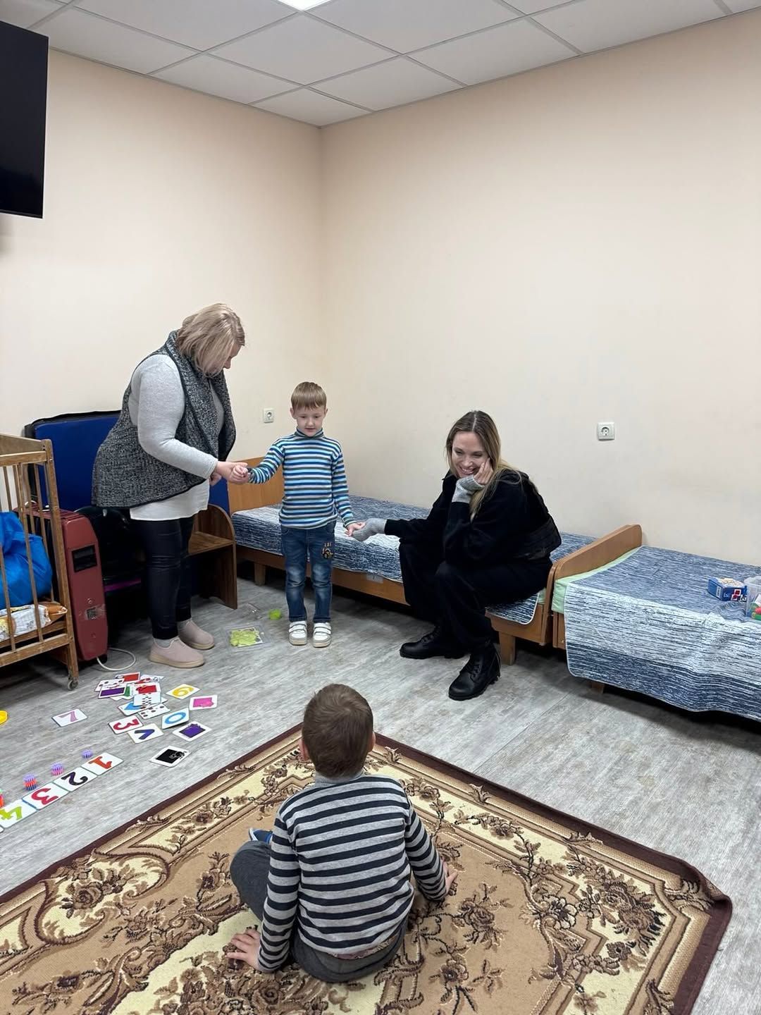 Анджелина Джоли опубликовала пост о визите в Украину и обратилась к мировым лидерам - 787850 Анджелина Джоли опубликовала пост о визите в Украину и обратилась к мировым лидерам - фото 787850