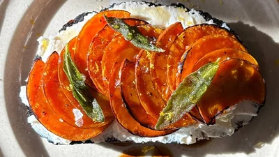 Ідеальний осінній тост – гарбуз, рикота і хрусткий хліб