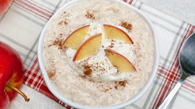 Солодкий рис з яблуками та корицею – найзатишніший десерт осені