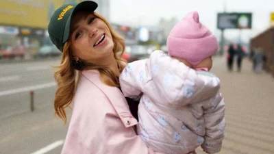 Анна Кошмал поділилася рідкісним кадром з чоловіком та 7-місячною донькою - і це справжня милота