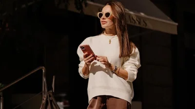 Осінній хіт: універсальні шоколадні штани у новому образі Христини Горняк