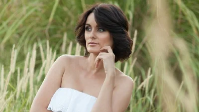 Лиза Глинская показала, как отпраздновала день рождения дочерей: девочки забавно полакомились тортиком