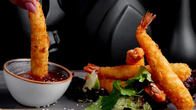 Середземноморські снеки до улюбленого серіалу: смажимо попкорн із креветок