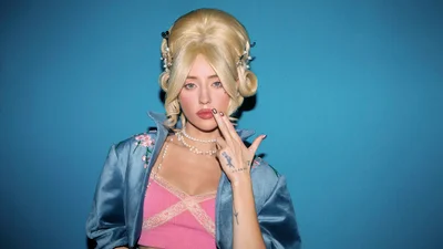 DOROFEEVA презентує кліп "Японія": образ сучасної Марії Антуанетти й естетика 80-х