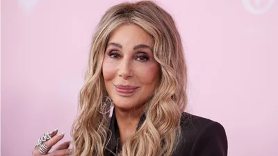 Как выглядит трансгендерный сын Шер, который имеет лишний вес – фото до и после перехода