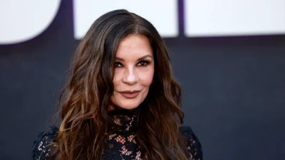 Сеть гудит от увиденных фото дочери Кэтрин Зета-Джонс: "Вырезанная из лунного света"