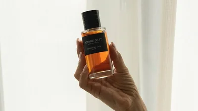 5 парфумів з теплими та чуттєвими нотками амбри – ідеальні для зимових днів