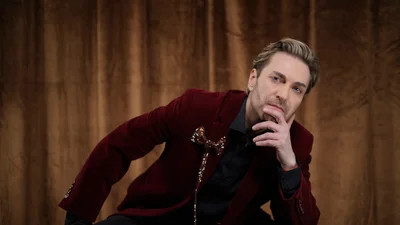 "Восемь миллиардов 2.0" EL Кравчук представил романтическую версию своей песни