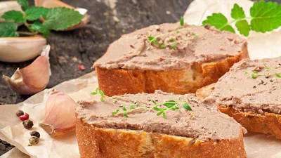 Ніжний паштет із груш, який створений для святкових канапок