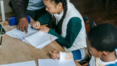 14 часов в школе плюс домашнее задание: сеть поражена тем, как учатся дети в Китае