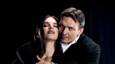 Олександр Усик змінив зачіску і знявся у пристрасній фотосесії з дружиною: прихильники не можуть знайти слів