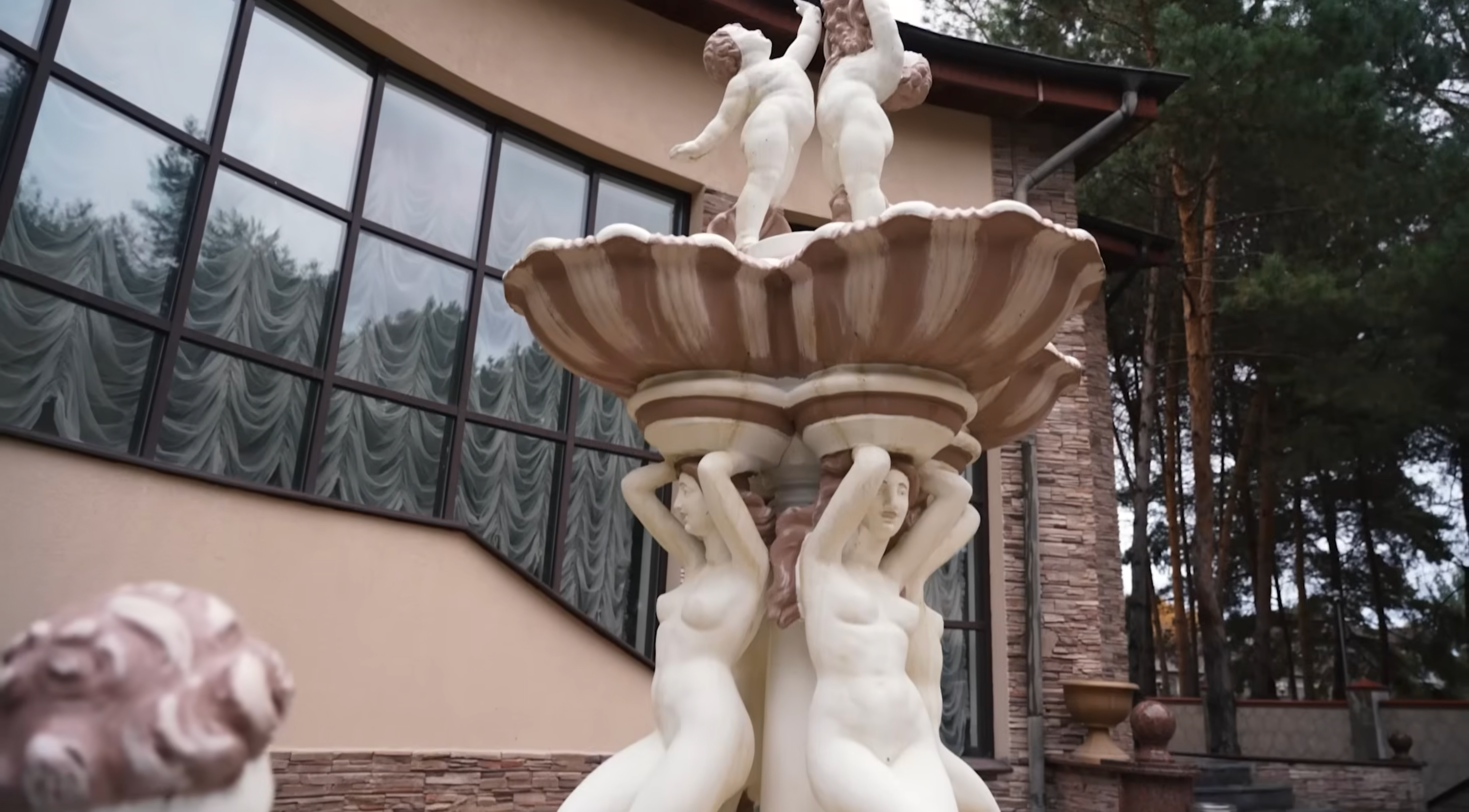 Камалія показала свій розкішний заміський маєток: масштабні кімнати, свійські тварини й великий город - 791767 Камалія показала свій розкішний заміський маєток: масштабні кімнати, свійські тварини й великий город - фото 791767