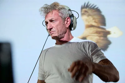 Шон Пенн під час зйомок фільму 'Війна очима тварин' - фото 791976