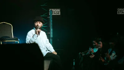 Співак ADAM впав у кому після стрімкого розвитку тяжкої хвороби - артист два місяці бореться за життя