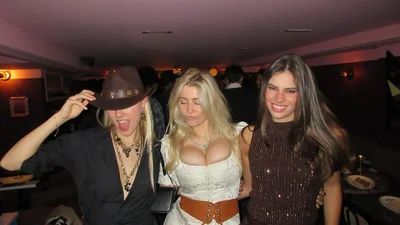 21-річна донька Клаудії Шиффер вилита її копія - як виглядає спадкоємиця моделі, яка має великий розмір грудей