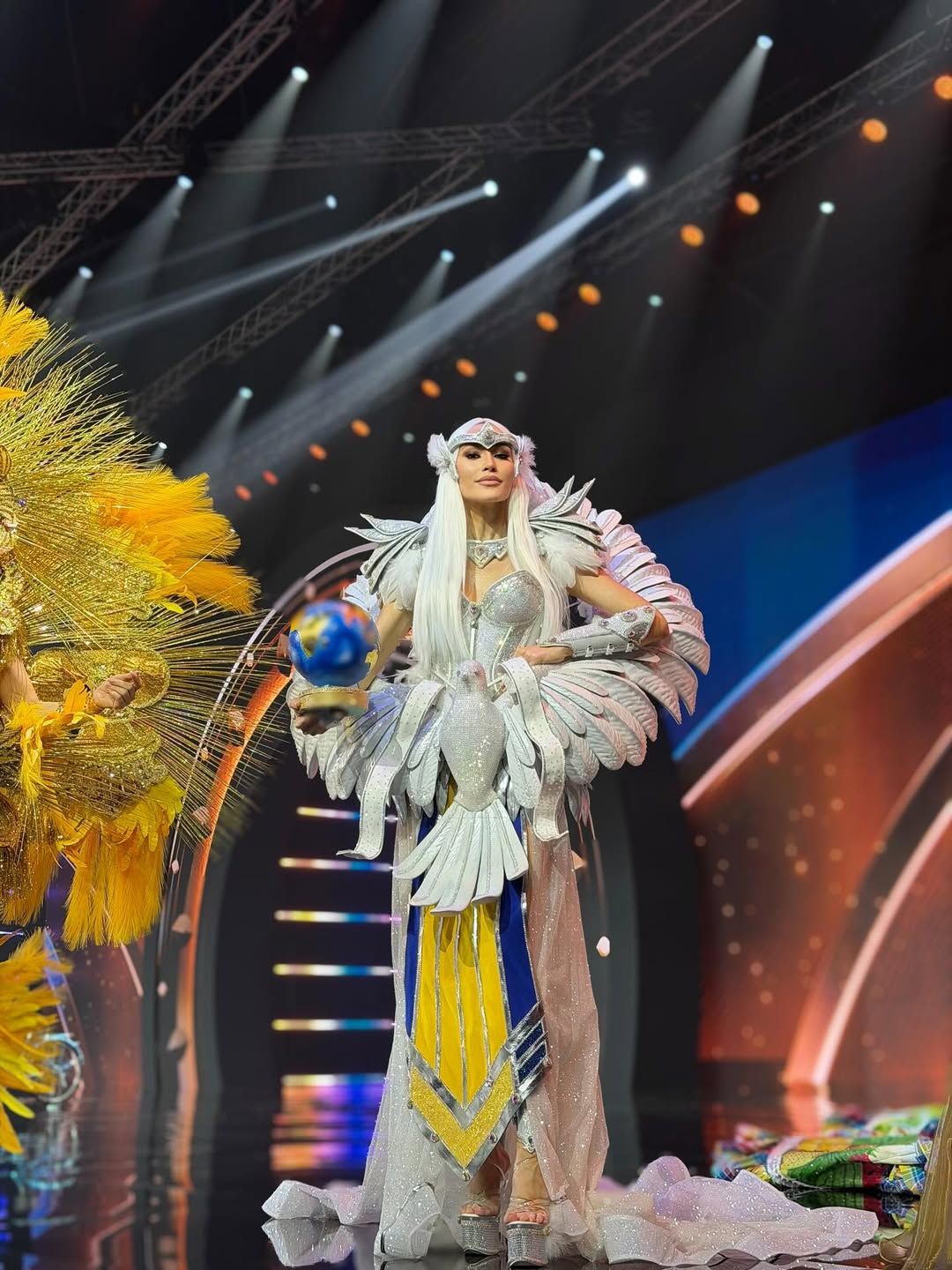 София Ткачук показала костюм, в котором представила Украину на Miss Universe 2025 - украинцы жестко раскритиковали образ - 792325 София Ткачук показала костюм, в котором представила Украину на Miss Universe 2025 - украинцы жестко раскритиковали образ - фото 792325