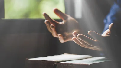 Сильные молитвы на День Андрея 2025, которые точно стоит прочитать 30 ноября