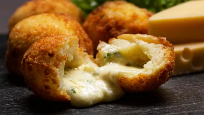 Сирні кульки з dorblu – food екстаз, від якого нереально відірватися