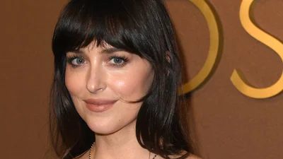 Челка в стиле "горлышко бутылки": три варианта стрижек, которые покорят зиму 2025/26