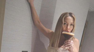 Кейт Хадсон показала фото, де голенькою бігала по готельному номері