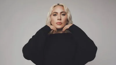 Lady Gaga пофарбувалася в чорний і позбулася брів: невпізнавані фото, які розкритикували в мережі