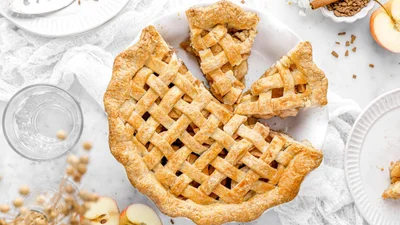 Вечерничный яблочный пирог с корицей – что испечь на Андрея