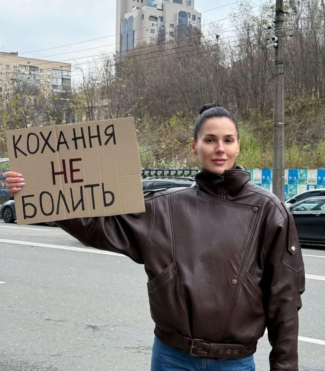 Маша Єфросиніна зробила гучну заяву на акції протесту: 'Кидай козла' - фото 795157