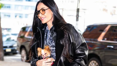 Деми Мур в прозрачной юбке наделала шума среди фанов